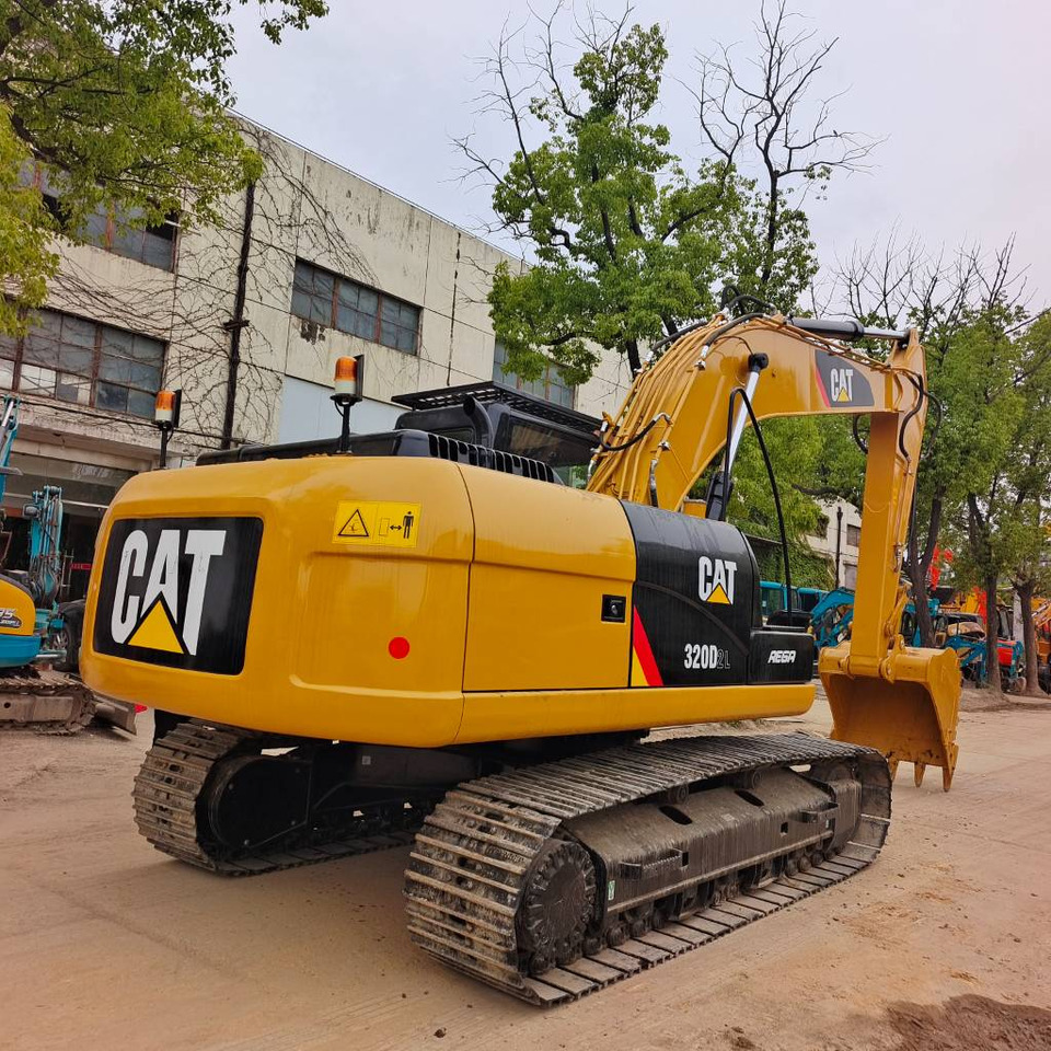 CAT 320 D2L - Гусеничный экскаватор: фото 3 CAT 320 D2L - Гусеничный экскаватор: фото 3
