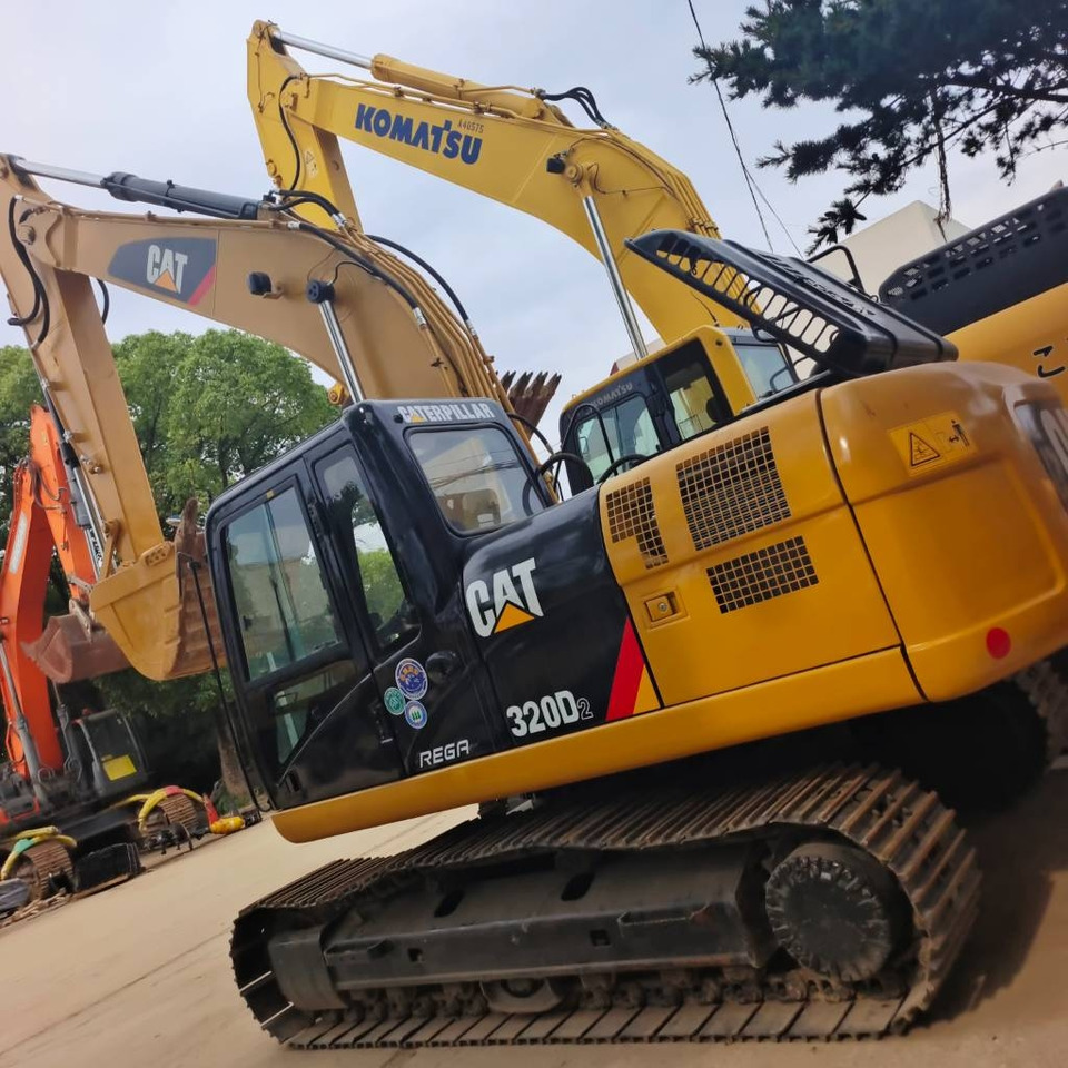 CAT 320D2 - Гусеничный экскаватор: фото 1 CAT 320D2 - Гусеничный экскаватор: фото 1