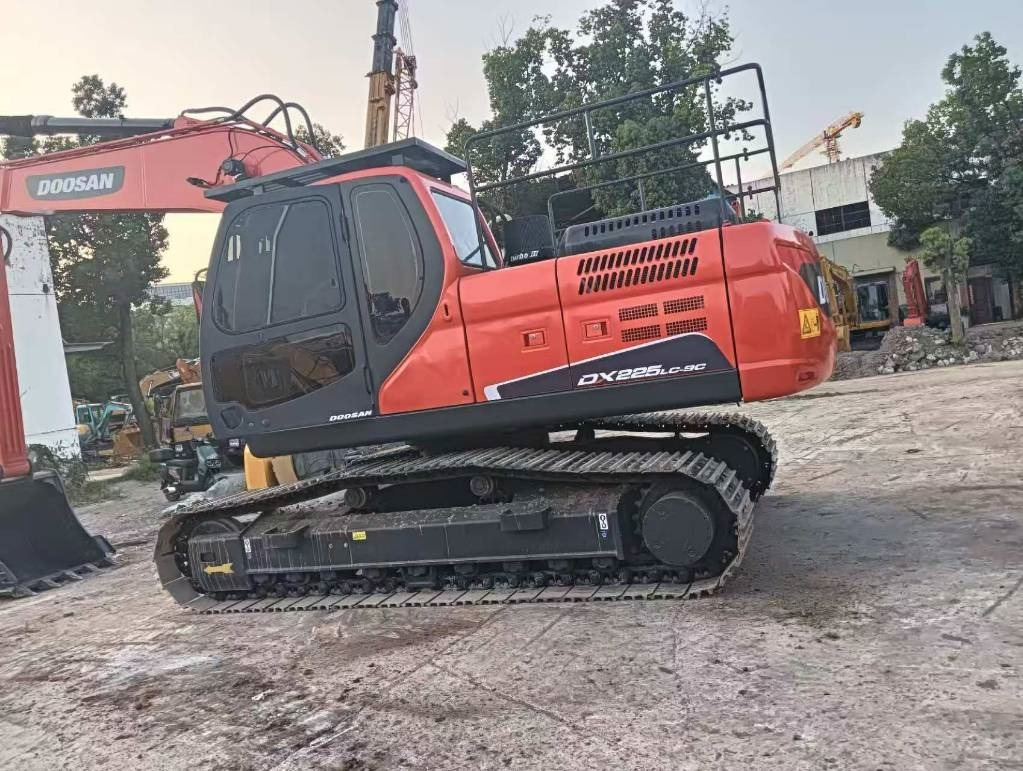 Doosan DX 225 LC-9C - Гусеничный экскаватор: фото 4 Doosan DX 225 LC-9C - Гусеничный экскаватор: фото 4