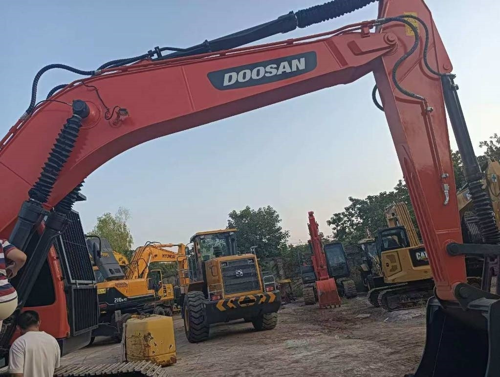 Doosan DX 225 LC-9C - Гусеничный экскаватор: фото 4 Doosan DX 225 LC-9C - Гусеничный экскаватор: фото 4