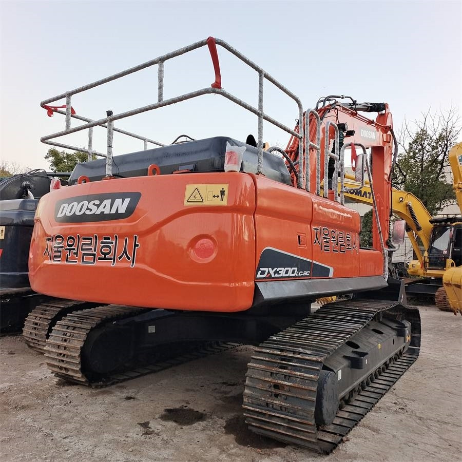 Doosan DX 300LC-9C - Гусеничный экскаватор: фото 3 Doosan DX 300LC-9C - Гусеничный экскаватор: фото 3