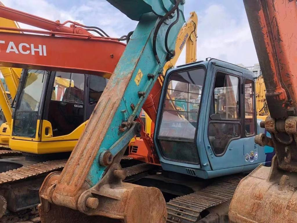 Hitachi EX 120-3 - Гусеничный экскаватор: фото 3 Hitachi EX 120-3 - Гусеничный экскаватор: фото 3