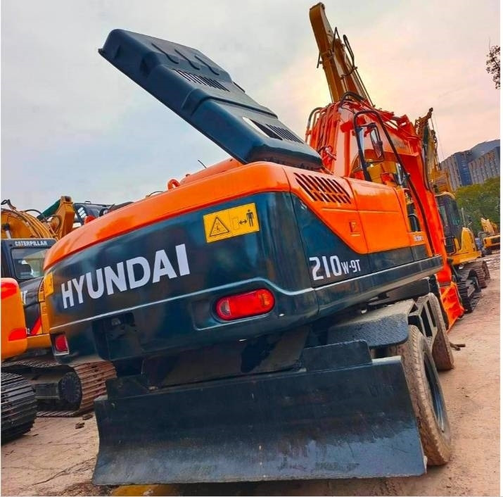 Hyundai 210W -9 - Колёсный экскаватор: фото 2 Hyundai 210W -9 - Колёсный экскаватор: фото 2