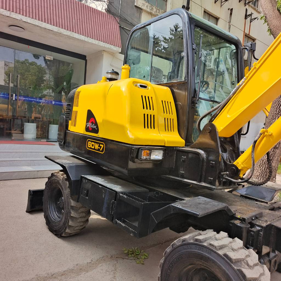 Hyundai 60W-7 - Мини-экскаватор: фото 3 Hyundai 60W-7 - Мини-экскаватор: фото 3