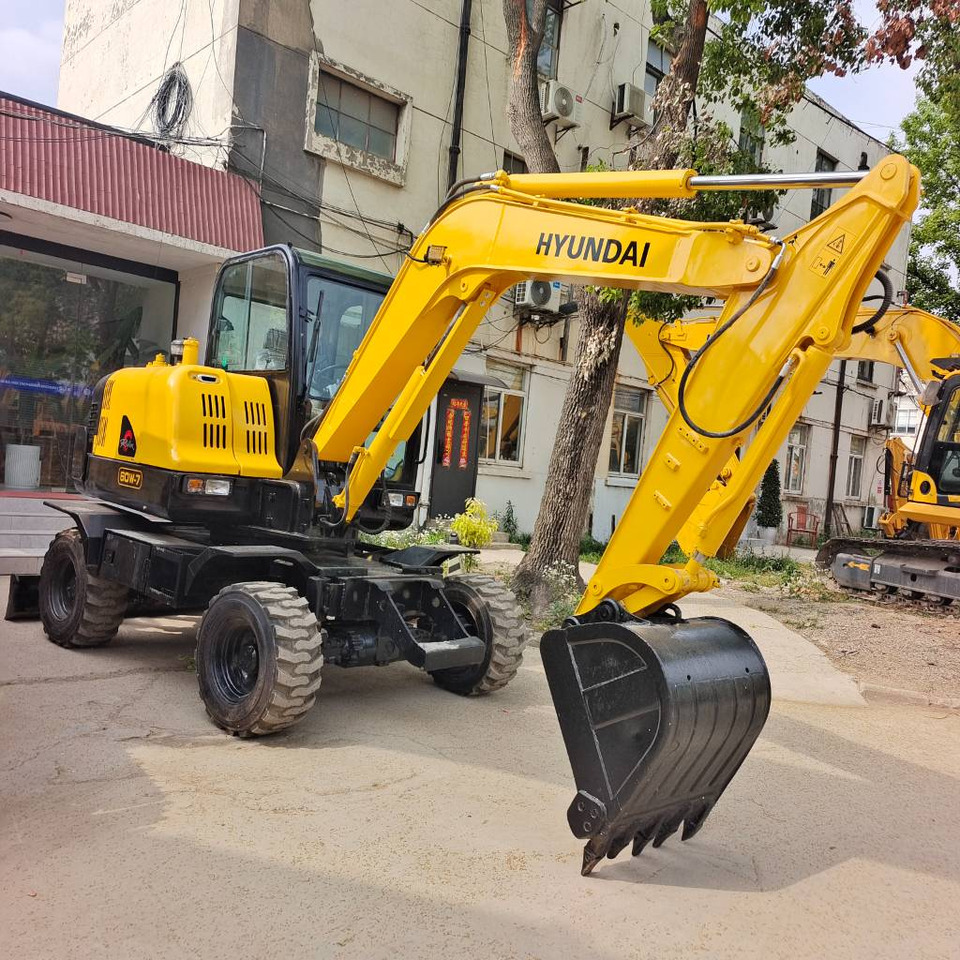 Hyundai 60W-7 - Мини-экскаватор: фото 1 Hyundai 60W-7 - Мини-экскаватор: фото 1