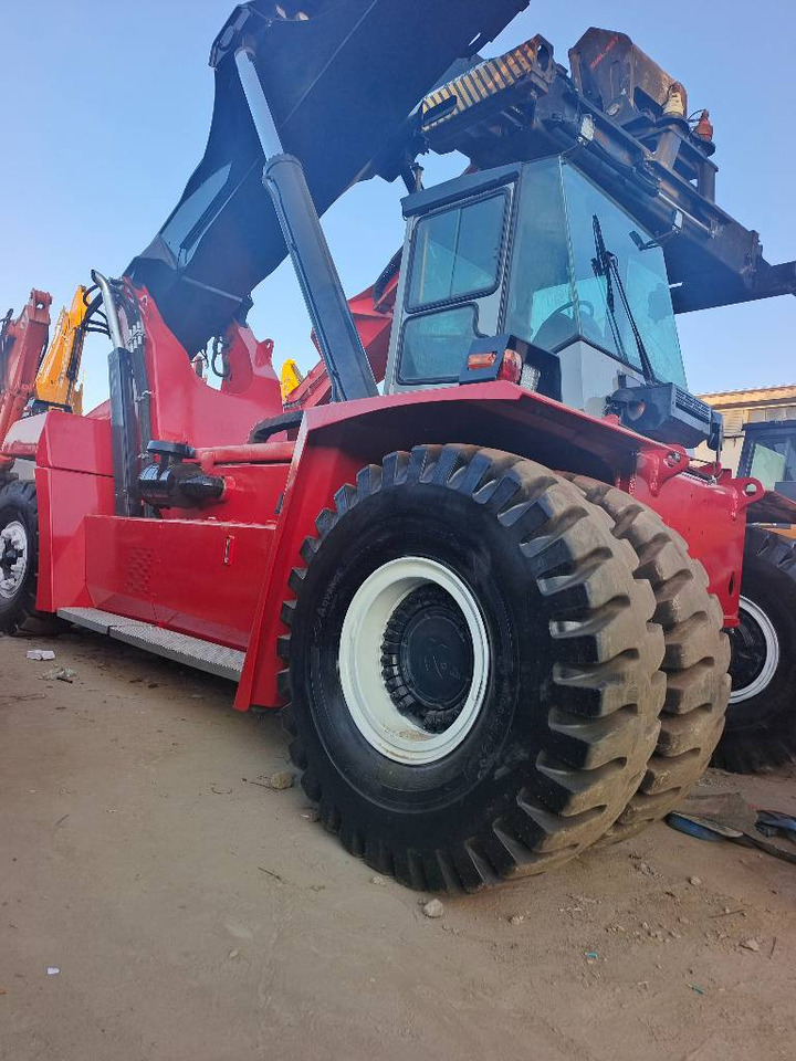 Kalmar DRF 450 - Ричстакер: фото 4 Kalmar DRF 450 - Ричстакер: фото 4