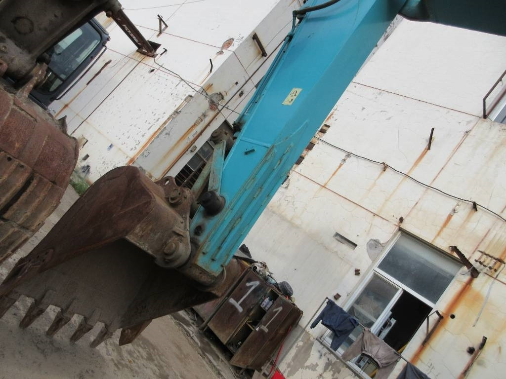 Kobelco SK 200 - Гусеничный экскаватор: фото 4 Kobelco SK 200 - Гусеничный экскаватор: фото 4