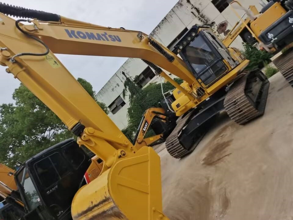 Гусеничный экскаватор Komatsu PC 200: фото 12 Гусеничный экскаватор Komatsu PC 200: фото 12