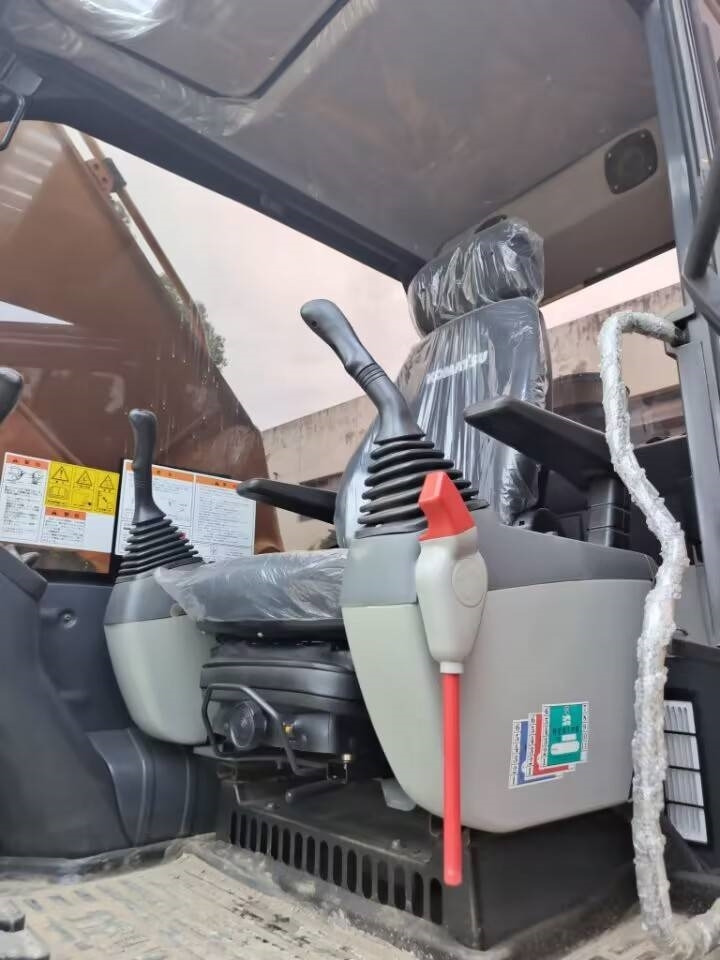 Гусеничный экскаватор Komatsu PC 200: фото 7 Гусеничный экскаватор Komatsu PC 200: фото 7