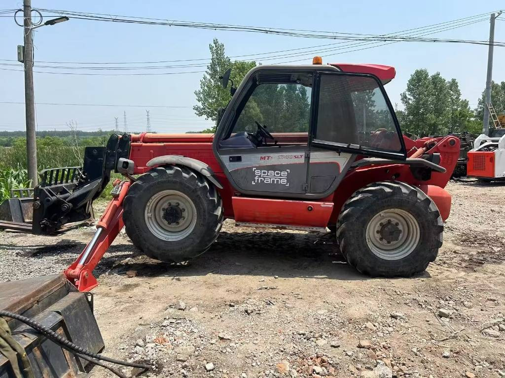 Manitou MT 1740 SL T - Мини-погрузчик с бортовым поворотом: фото 3 Manitou MT 1740 SL T - Мини-погрузчик с бортовым поворотом: фото 3