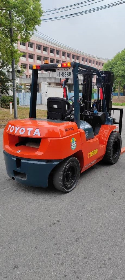 Toyota FD 50 - Гусеничный экскаватор: фото 3 Toyota FD 50 - Гусеничный экскаватор: фото 3