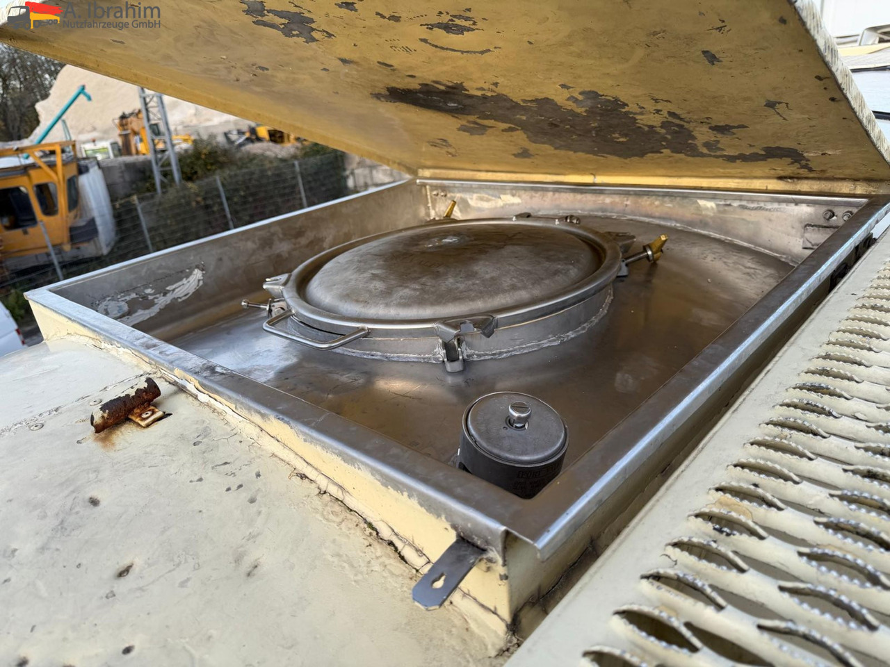 Feldbinder Lebensmittel Tank Container 26500 L | 2 Kammern | Heizung | 20 ft | Edelstahl | - Полуприцеп-цистерна: фото 5 Feldbinder Lebensmittel Tank Container 26500 L | 2 Kammern | Heizung | 20 ft | Edelstahl | - Полуприцеп-цистерна: фото 5