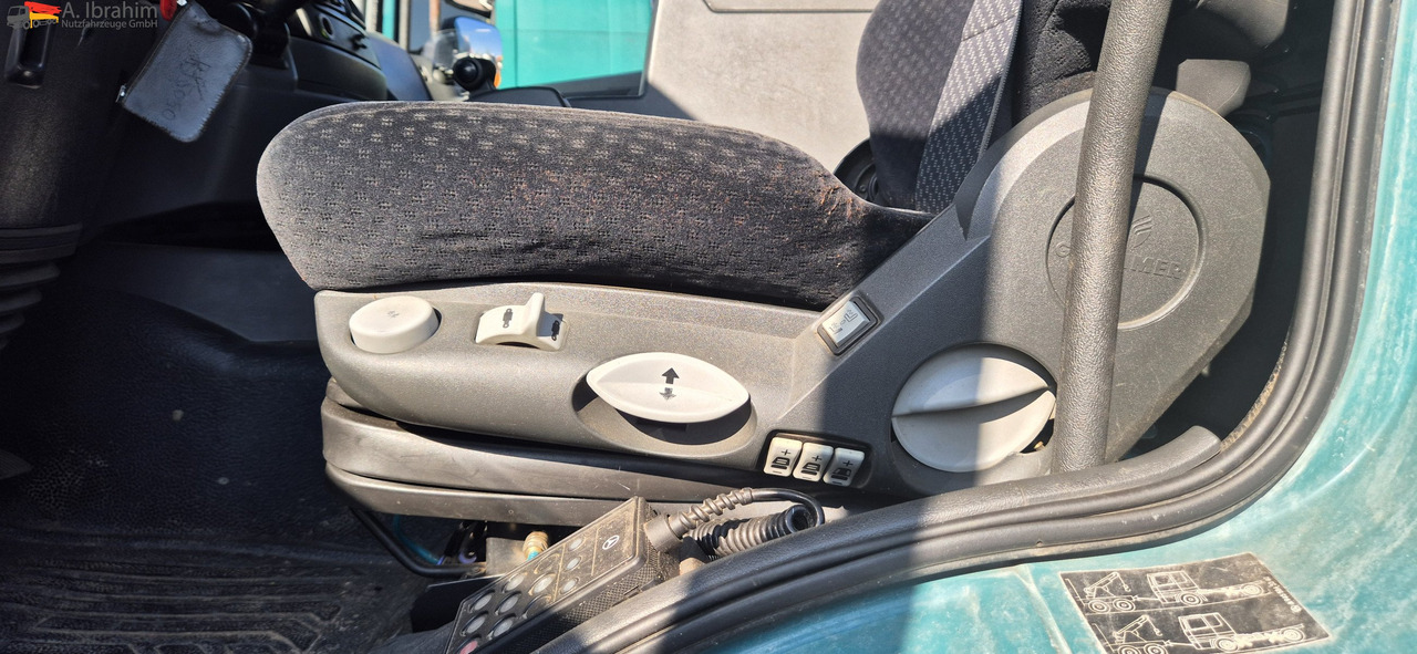 Mercedes-Benz 1824 Kipper Kran, Edelstahlaufbau Tierentsorgung - Самосвал, Автоманипулятор: фото 4 Mercedes-Benz 1824 Kipper Kran, Edelstahlaufbau Tierentsorgung - Самосвал, Автоманипулятор: фото 4