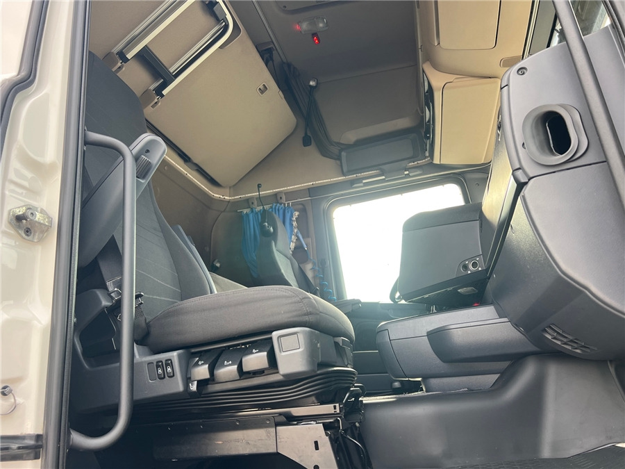 Тягач Scania R450: фото 13