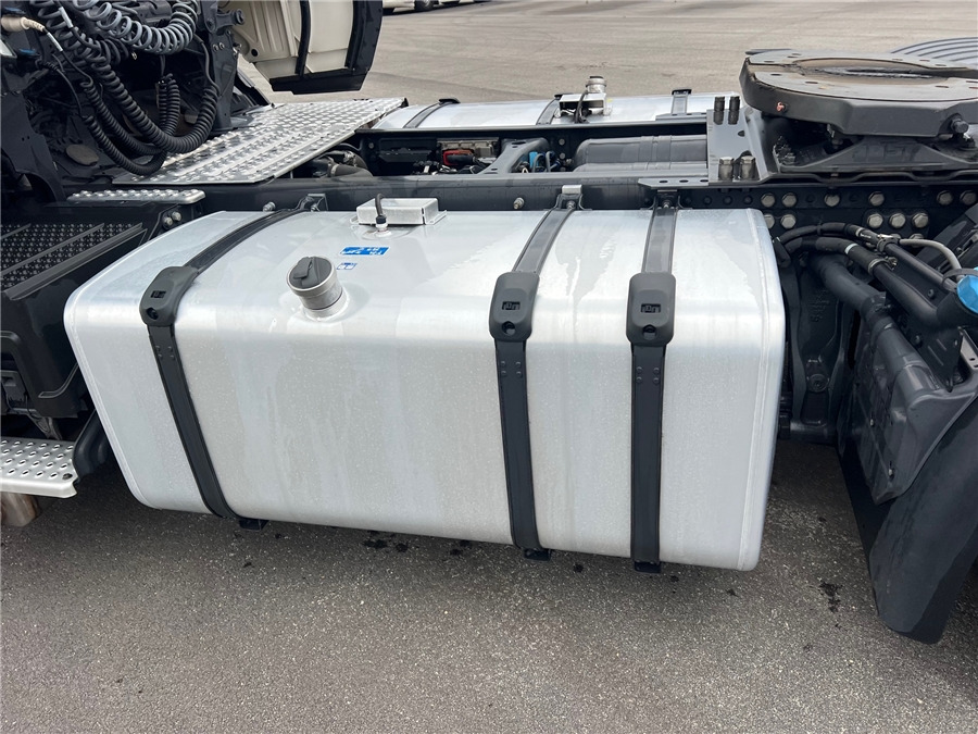 Тягач Scania R450: фото 8