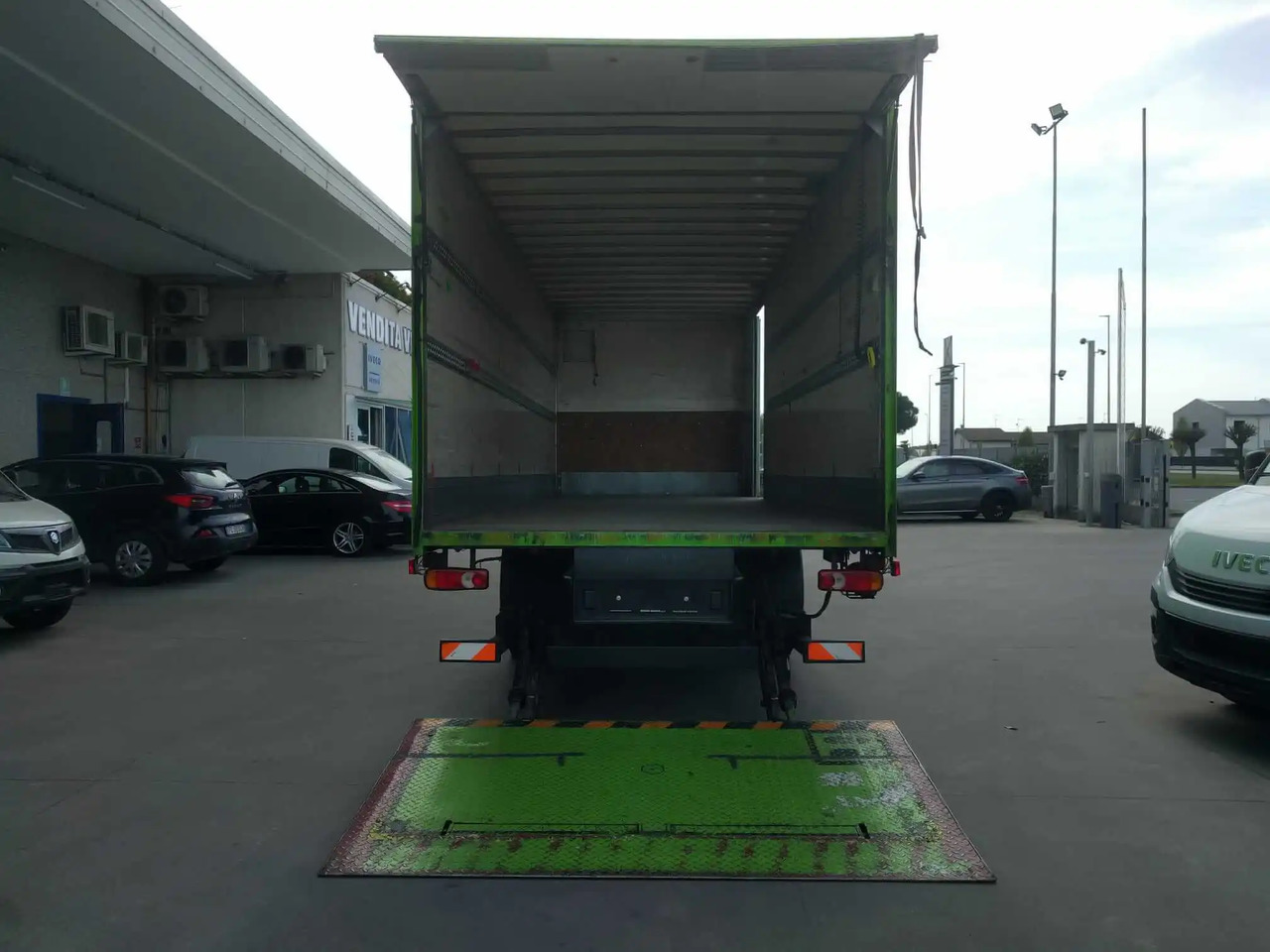 Грузовик с закрытым кузовом IVECO EUROCARGO 120E18: фото 6
