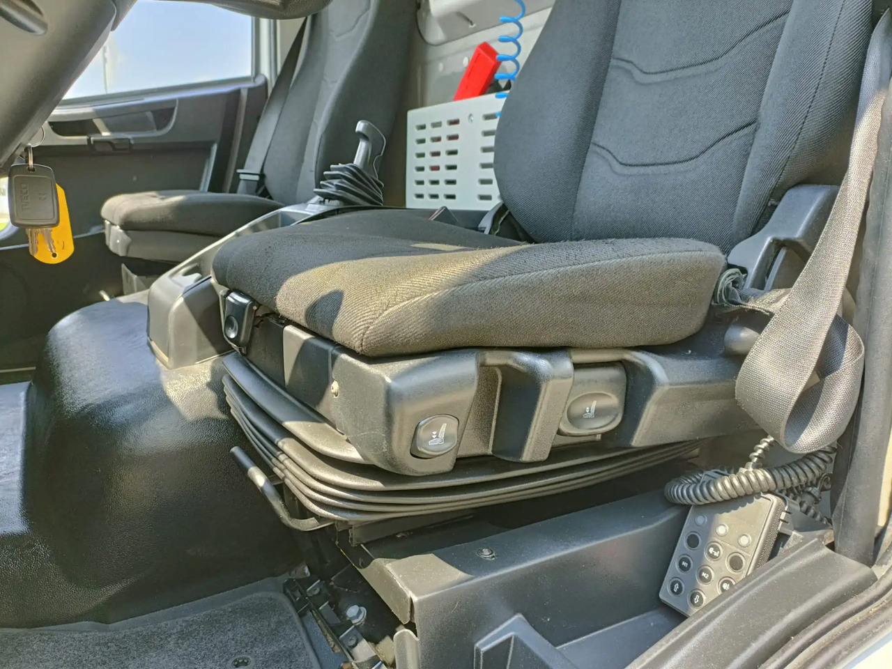 IVECO EUROCARGO 120E19P - Грузовик-шасси: фото 5 IVECO EUROCARGO 120E19P - Грузовик-шасси: фото 5