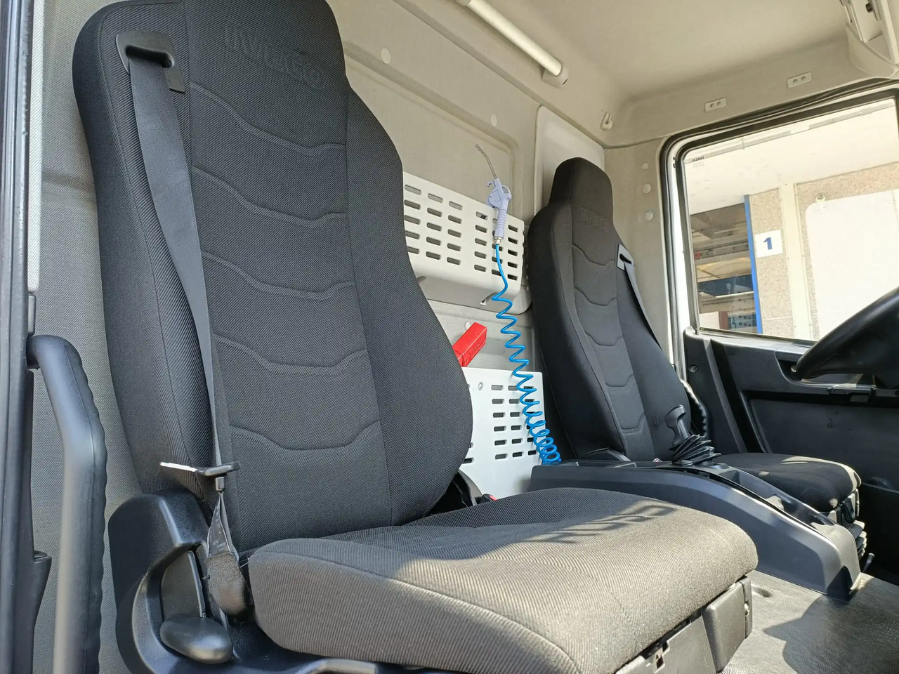 IVECO EUROCARGO 120E19P - Грузовик-шасси: фото 3 IVECO EUROCARGO 120E19P - Грузовик-шасси: фото 3