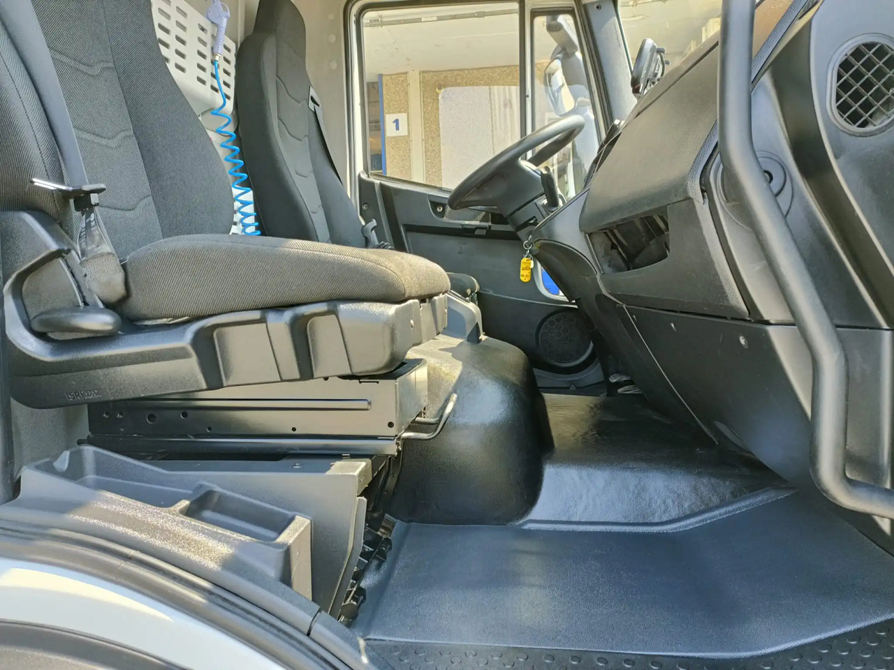 IVECO EUROCARGO 120E19P - Грузовик-шасси: фото 2 IVECO EUROCARGO 120E19P - Грузовик-шасси: фото 2