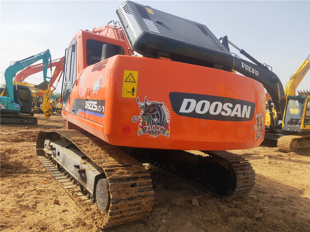 Doosan DH225 - Гусеничный экскаватор: фото 2 Doosan DH225 - Гусеничный экскаватор: фото 2