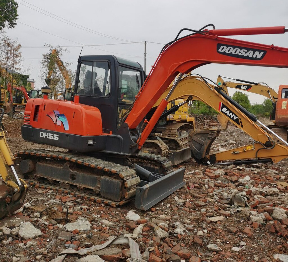 Doosan DH55 - Гусеничный экскаватор: фото 1 Doosan DH55 - Гусеничный экскаватор: фото 1