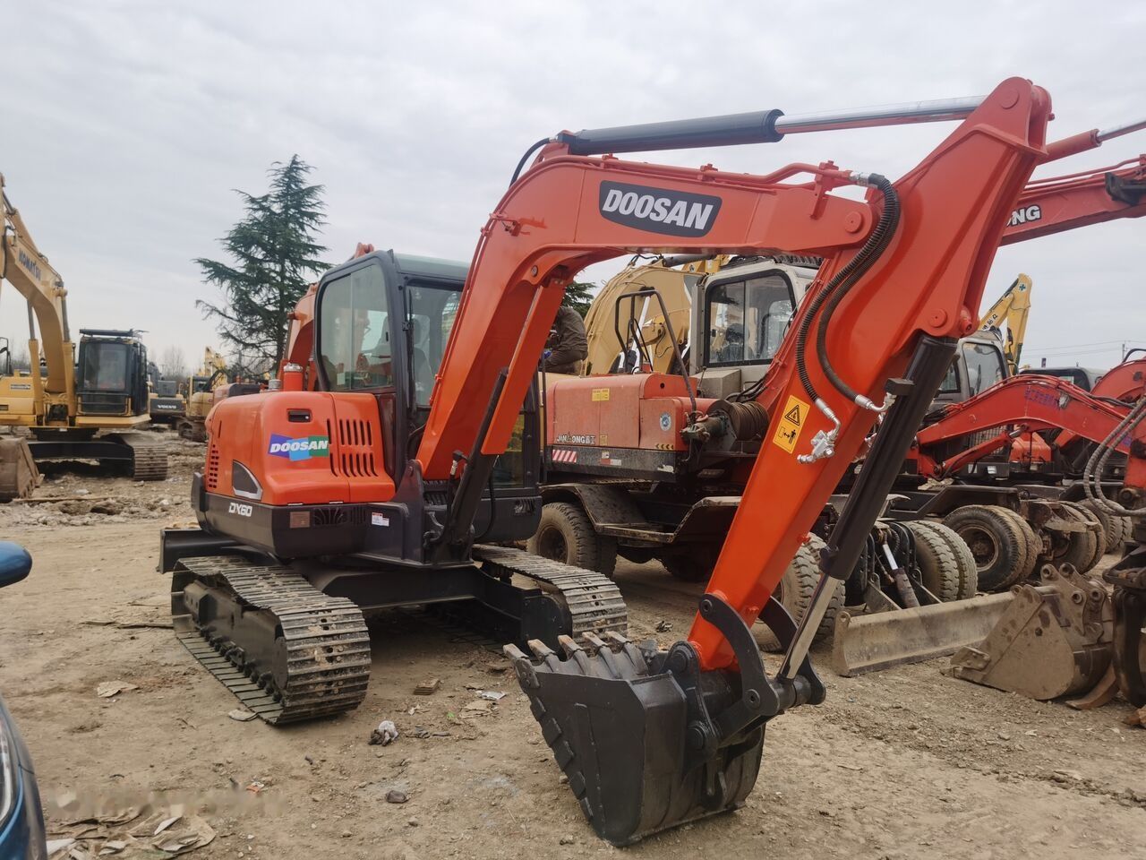 Doosan DX60 - Гусеничный экскаватор: фото 1 Doosan DX60 - Гусеничный экскаватор: фото 1