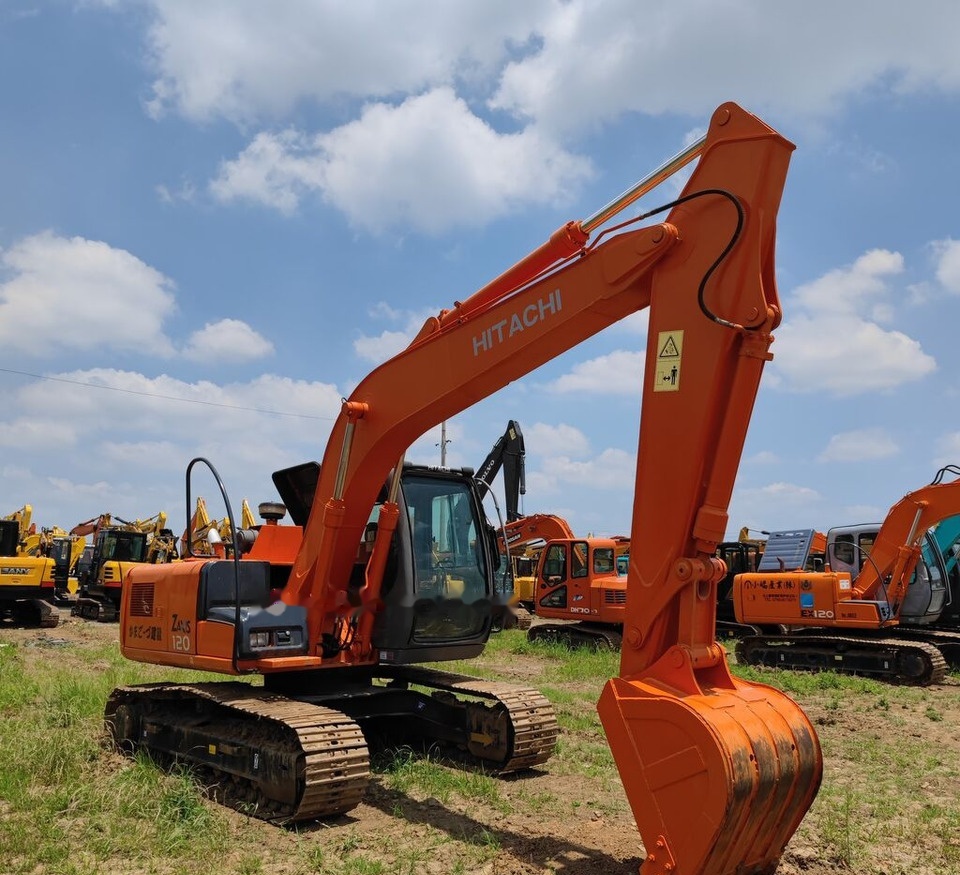 Hitachi ZX120 - Гусеничный экскаватор: фото 2 Hitachi ZX120 - Гусеничный экскаватор: фото 2