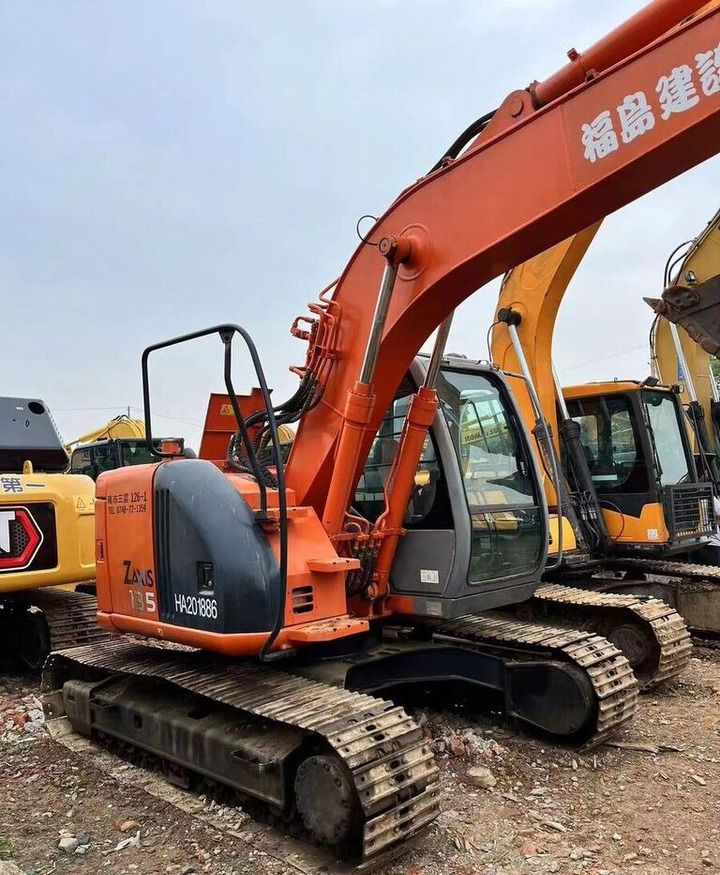Hitachi ZX135 - Гусеничный экскаватор: фото 4 Hitachi ZX135 - Гусеничный экскаватор: фото 4