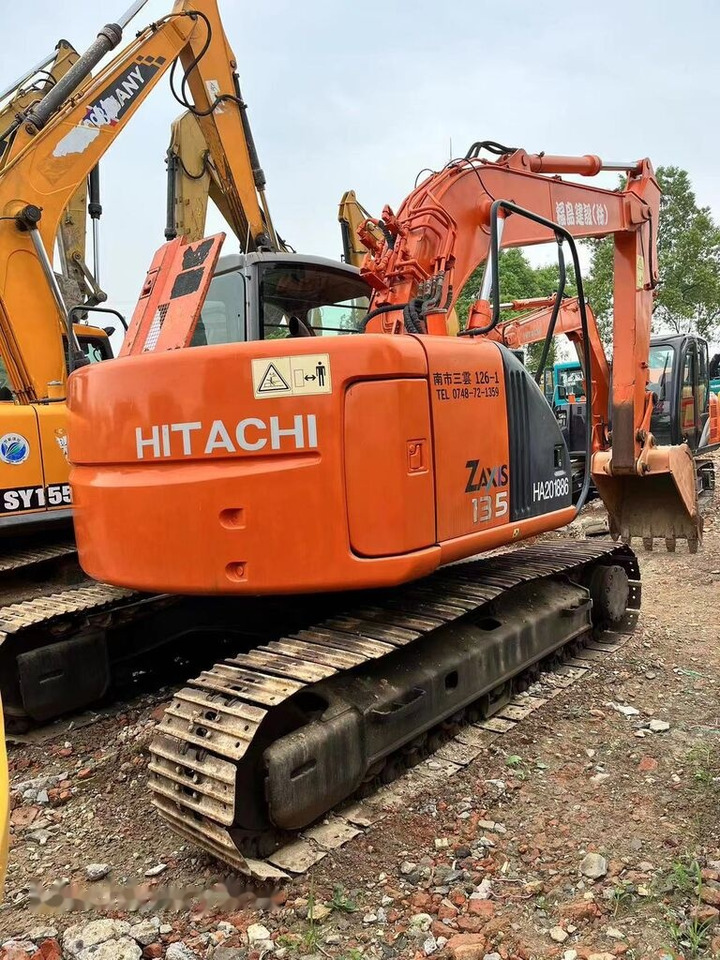 Hitachi ZX135 - Гусеничный экскаватор: фото 1 Hitachi ZX135 - Гусеничный экскаватор: фото 1