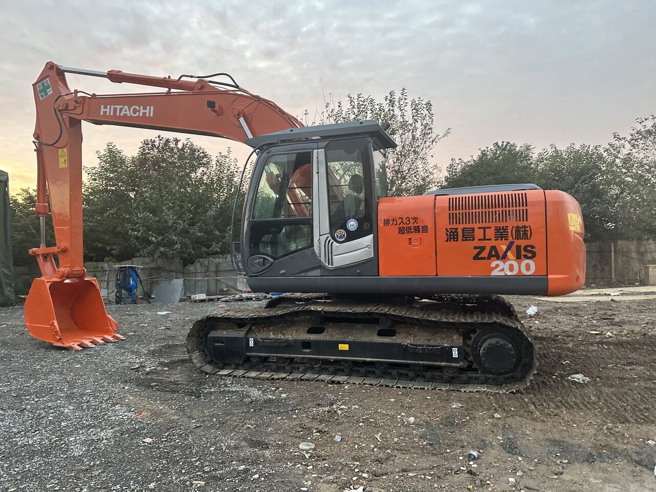 Hitachi ZX200-3 - Гусеничный экскаватор: фото 4 Hitachi ZX200-3 - Гусеничный экскаватор: фото 4