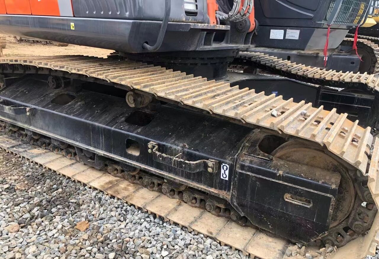 Hitachi ZX200-3 - Гусеничный экскаватор: фото 4 Hitachi ZX200-3 - Гусеничный экскаватор: фото 4