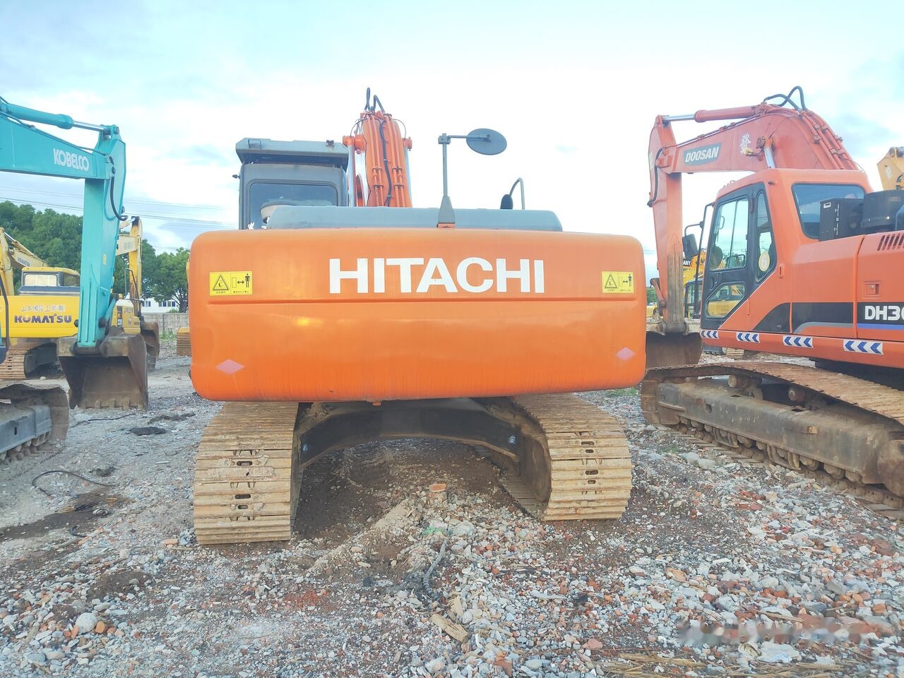 Hitachi ZX210 - Гусеничный экскаватор: фото 2 Hitachi ZX210 - Гусеничный экскаватор: фото 2