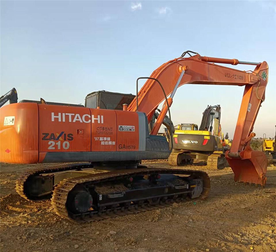 Hitachi ZX210 - Гусеничный экскаватор: фото 2 Hitachi ZX210 - Гусеничный экскаватор: фото 2