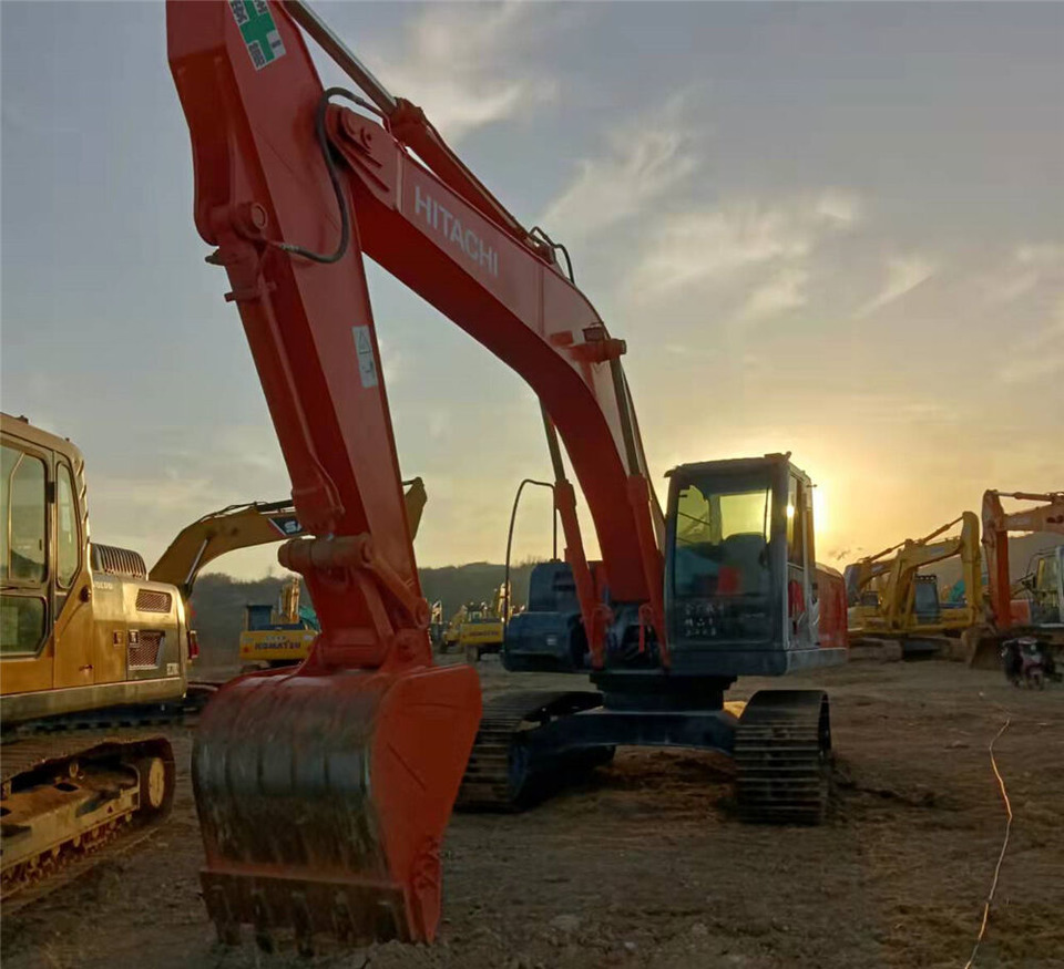 Hitachi ZX210 - Гусеничный экскаватор: фото 1 Hitachi ZX210 - Гусеничный экскаватор: фото 1