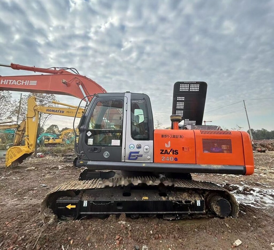 Hitachi ZX240 - Гусеничный экскаватор: фото 3 Hitachi ZX240 - Гусеничный экскаватор: фото 3