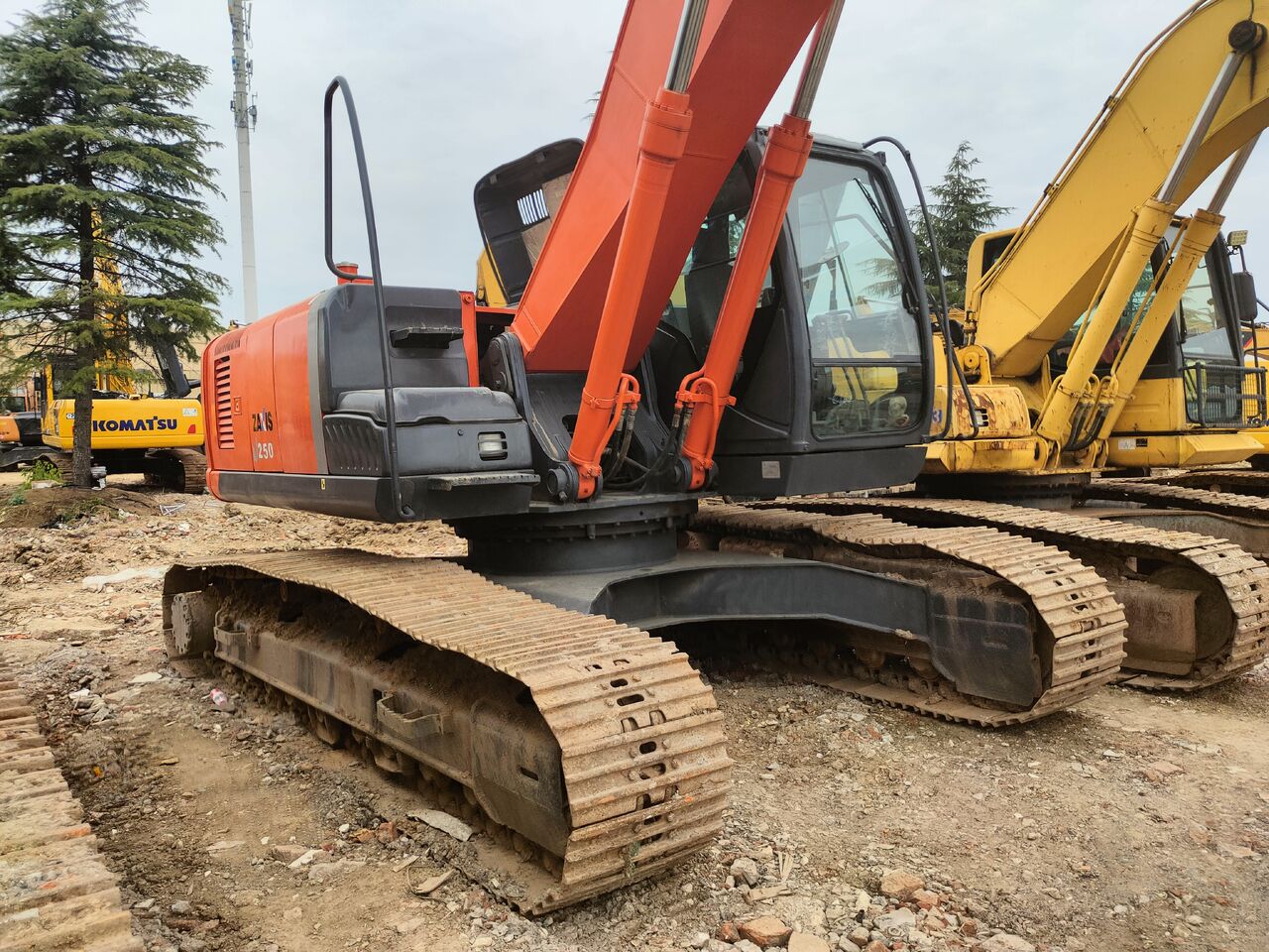 Hitachi ZX250 - Гусеничный экскаватор: фото 2 Hitachi ZX250 - Гусеничный экскаватор: фото 2