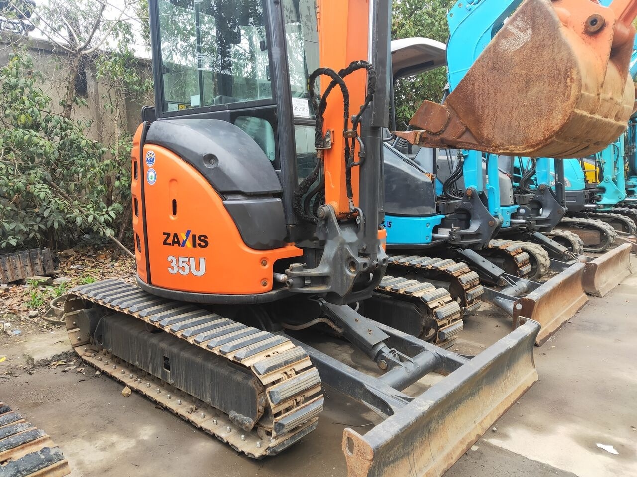Hitachi ZX35 - Мини-экскаватор: фото 1 Hitachi ZX35 - Мини-экскаватор: фото 1