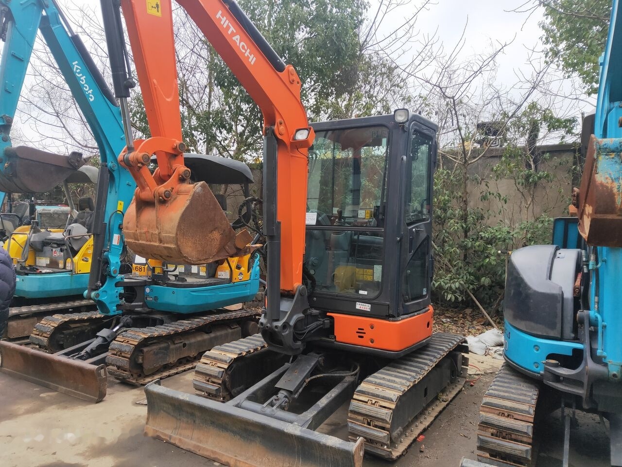 Hitachi ZX35 - Мини-экскаватор: фото 2 Hitachi ZX35 - Мини-экскаватор: фото 2