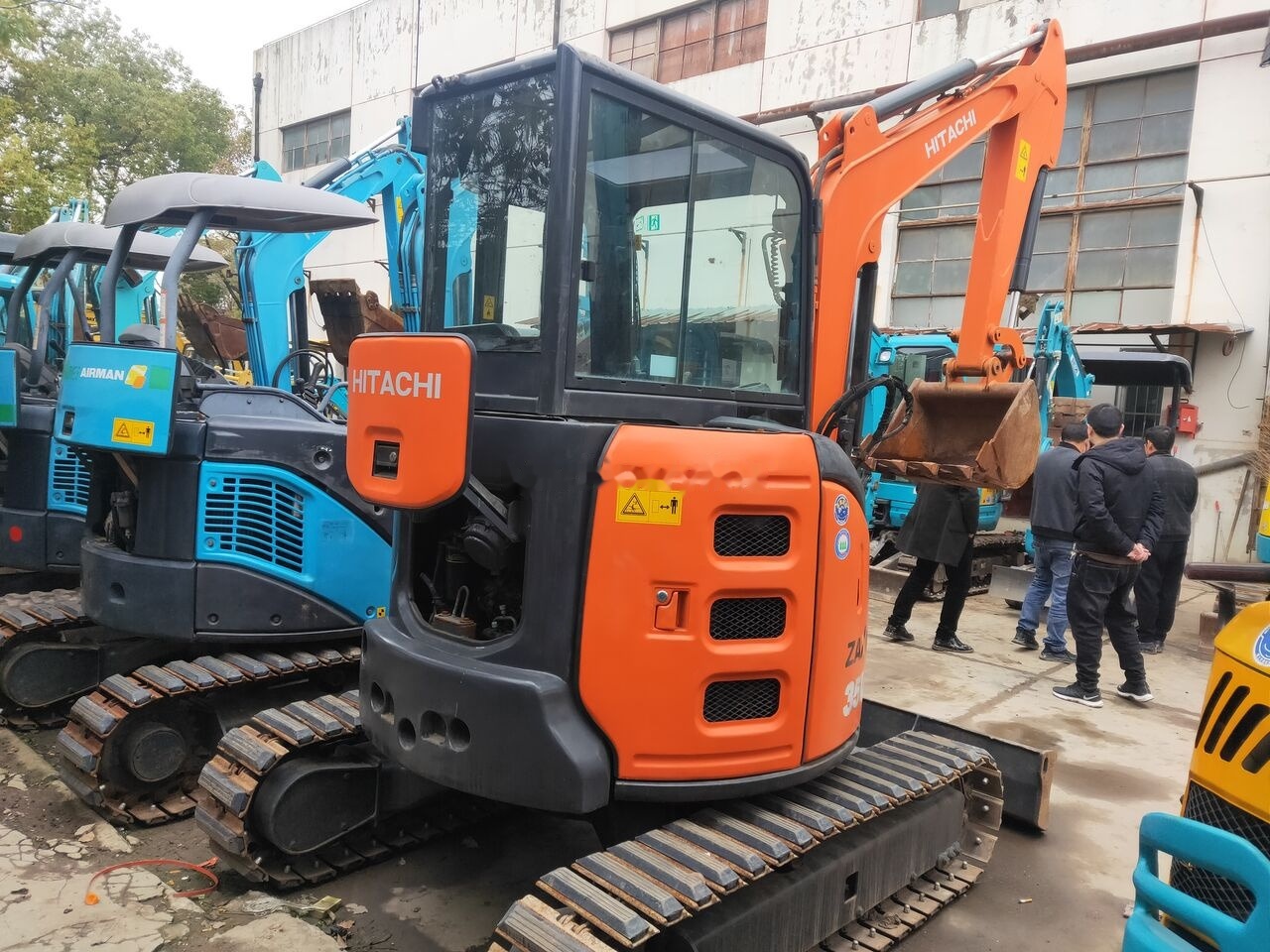 Hitachi ZX35 - Мини-экскаватор: фото 3 Hitachi ZX35 - Мини-экскаватор: фото 3