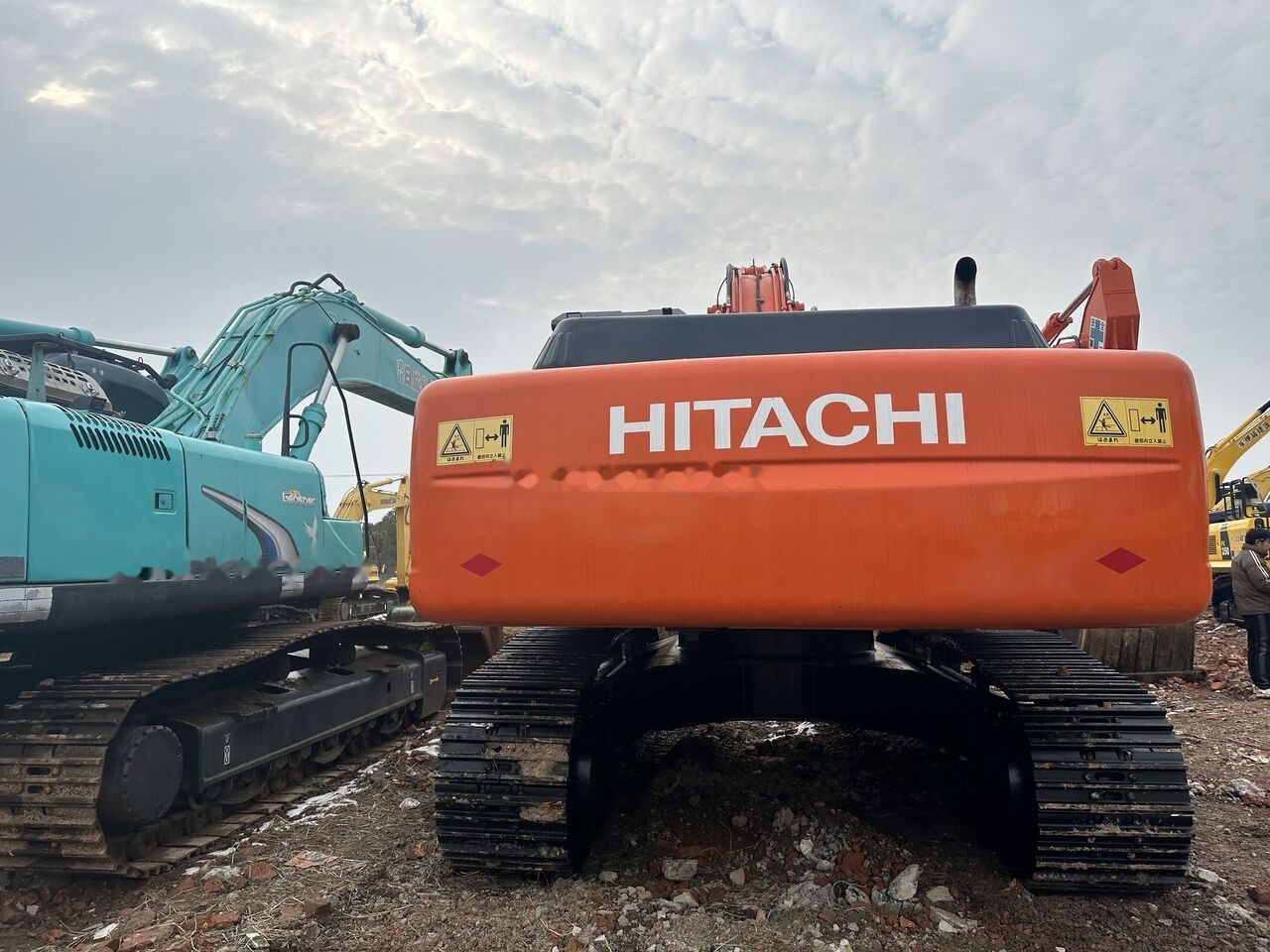 Hitachi ZX350HG - Гусеничный экскаватор: фото 3 Hitachi ZX350HG - Гусеничный экскаватор: фото 3
