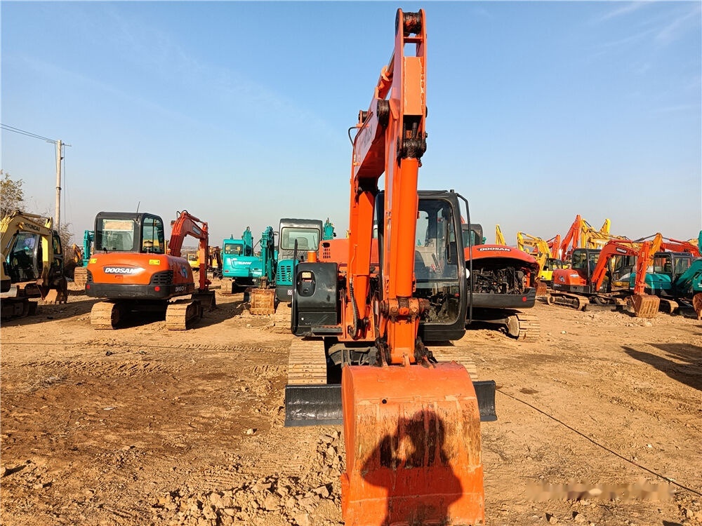 Hitachi ZX60 - Мини-экскаватор: фото 2 Hitachi ZX60 - Мини-экскаватор: фото 2