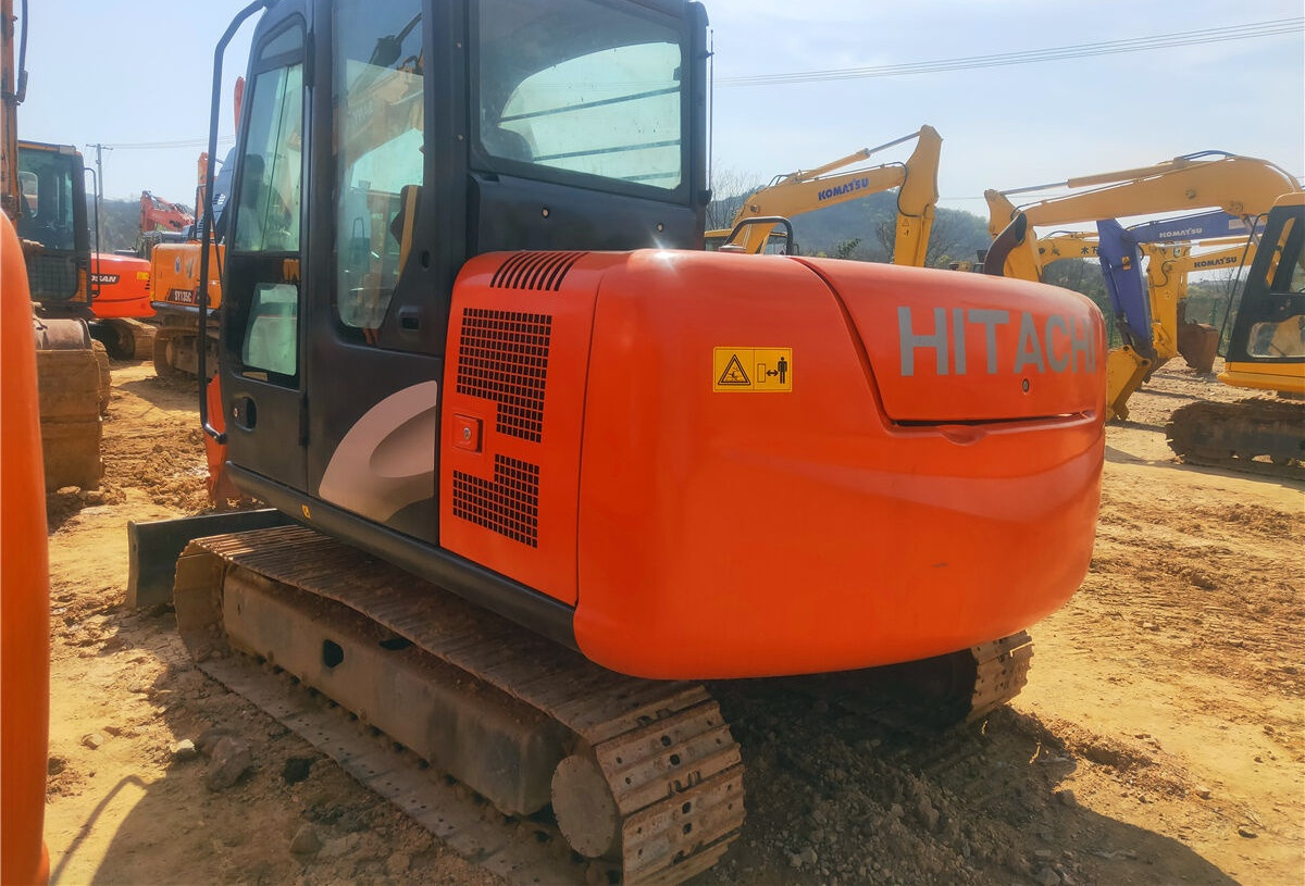 Hitachi ZX60 - Мини-экскаватор: фото 1 Hitachi ZX60 - Мини-экскаватор: фото 1