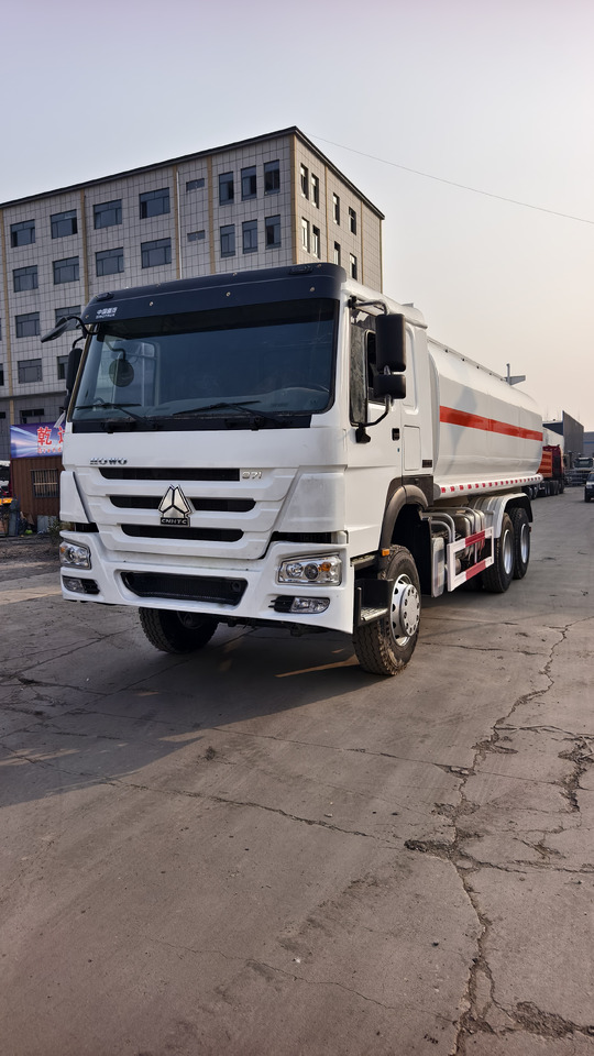 Howo 371 - Грузовик-цистерна: фото 1 Howo 371 - Грузовик-цистерна: фото 1