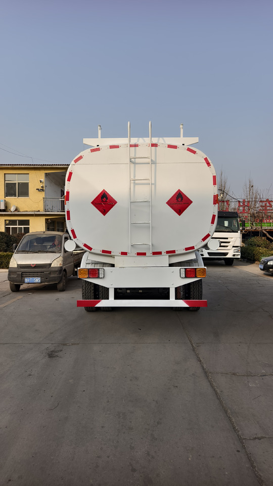 Howo 371 - Грузовик-цистерна: фото 3 Howo 371 - Грузовик-цистерна: фото 3