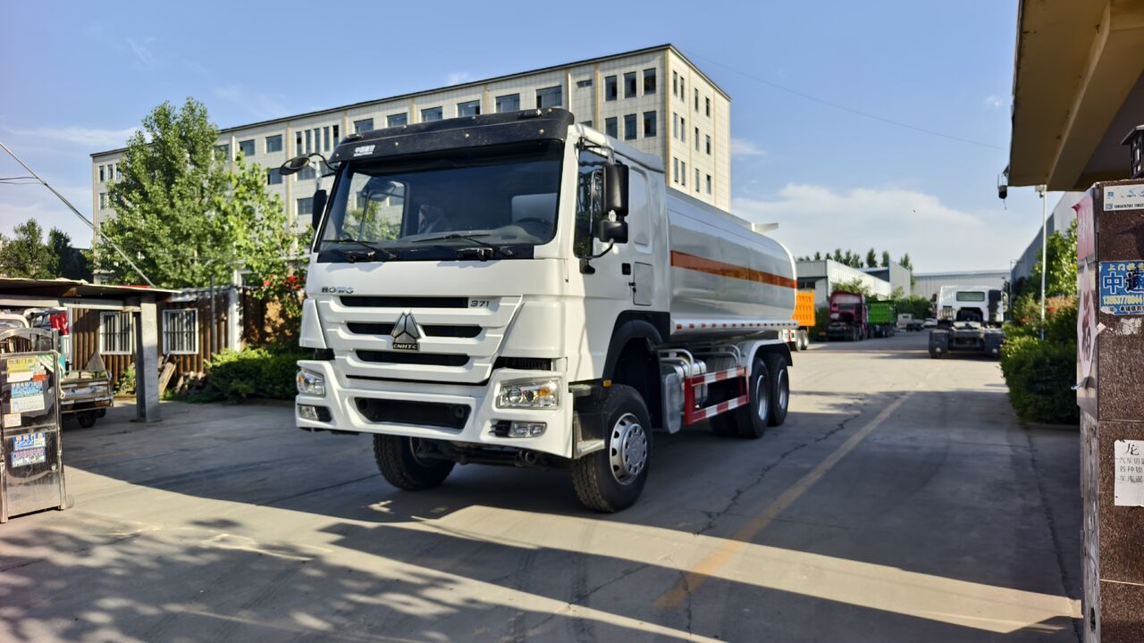Howo 371 - Грузовик-цистерна: фото 2 Howo 371 - Грузовик-цистерна: фото 2