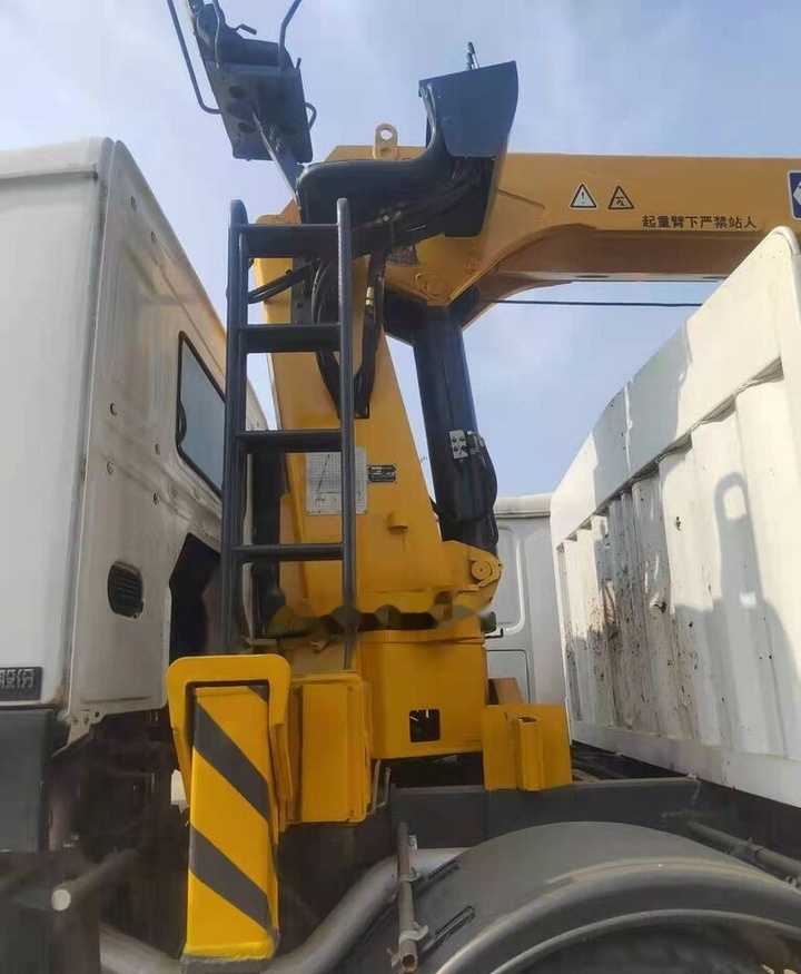 Howo 371 - Самосвал, Автоманипулятор: фото 2 Howo 371 - Самосвал, Автоманипулятор: фото 2