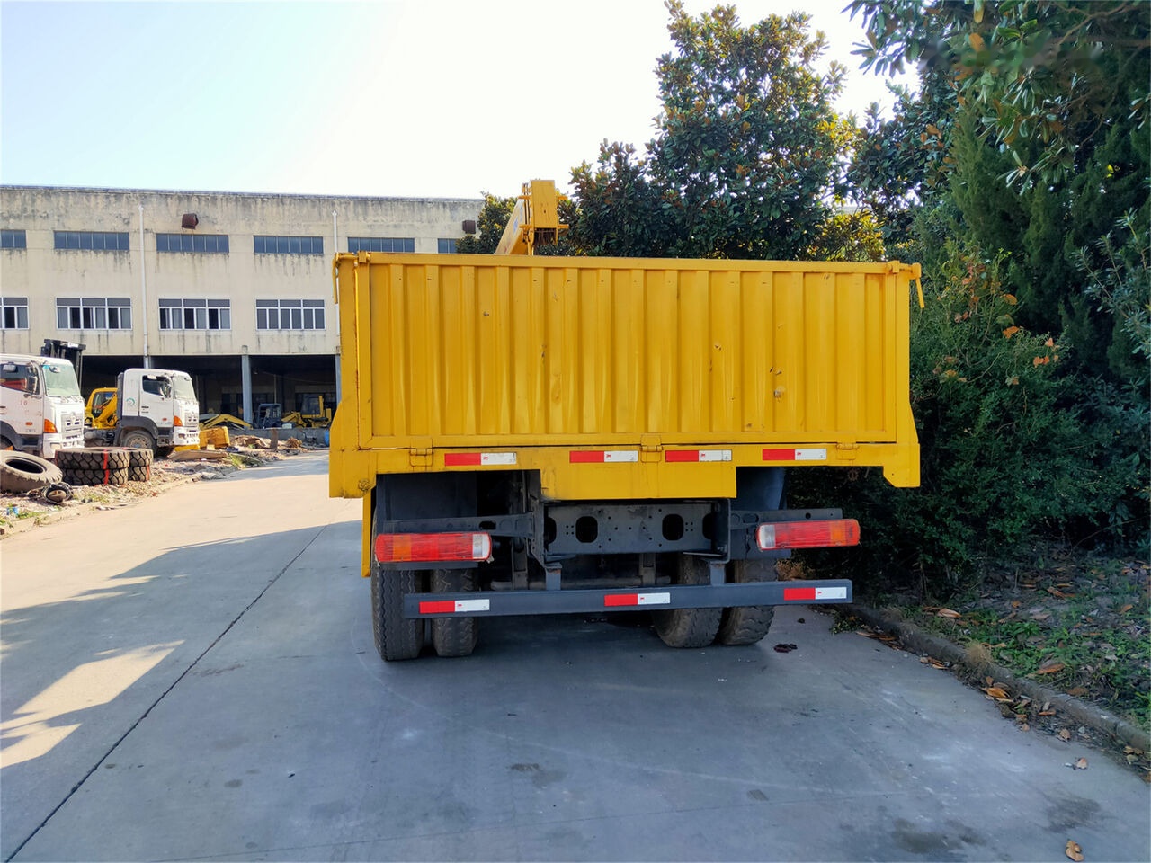 Howo 375 - Самосвал, Автоманипулятор: фото 2 Howo 375 - Самосвал, Автоманипулятор: фото 2