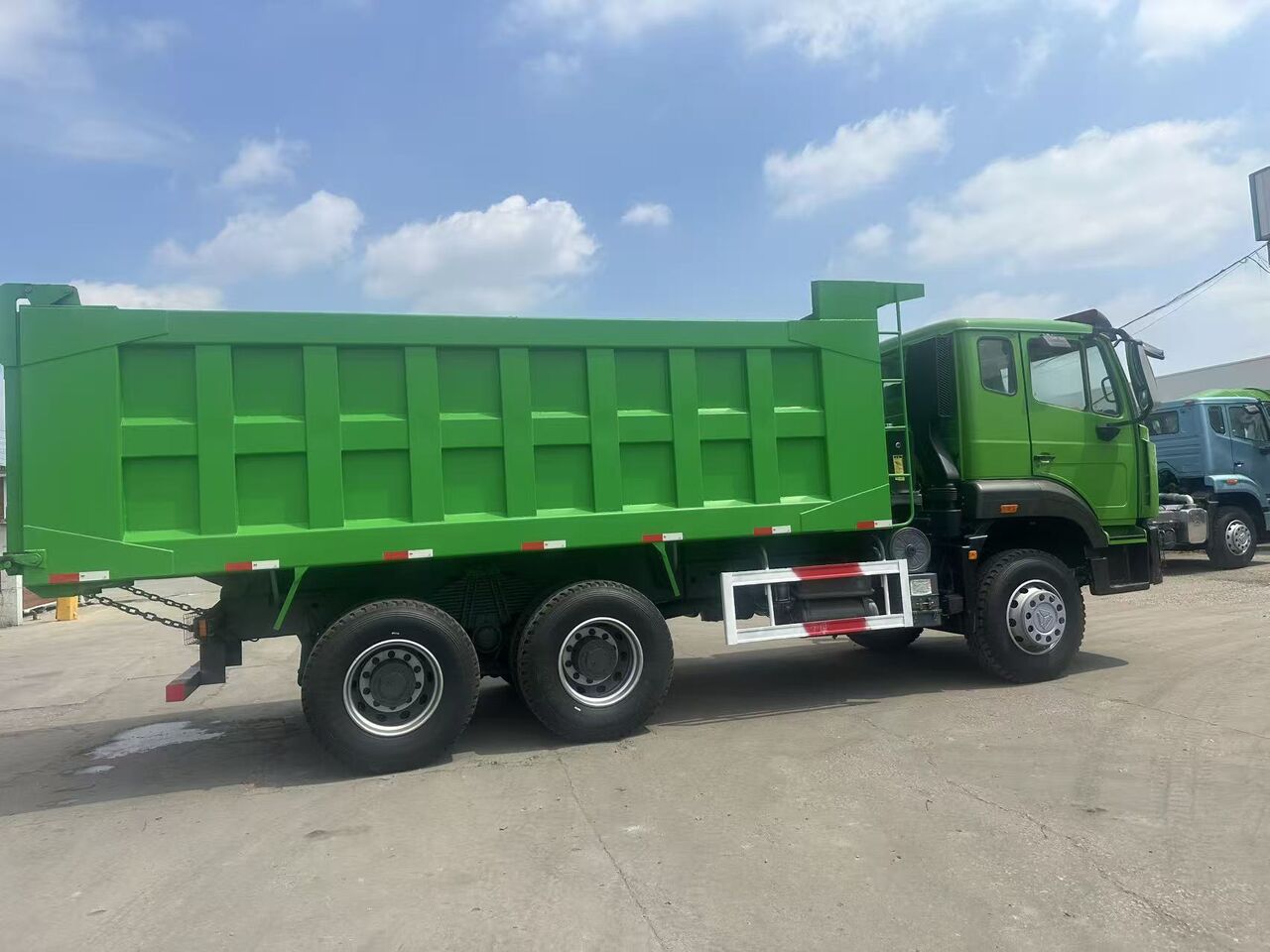 Самосвал Howo NX 6X4: фото 6 Самосвал Howo NX 6X4: фото 6