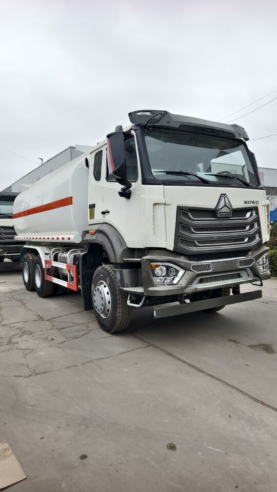 Howo NX 6X4 - Грузовик-цистерна: фото 2 Howo NX 6X4 - Грузовик-цистерна: фото 2