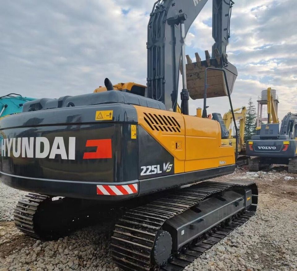 Hyundai R225 - Гусеничный экскаватор: фото 3 Hyundai R225 - Гусеничный экскаватор: фото 3
